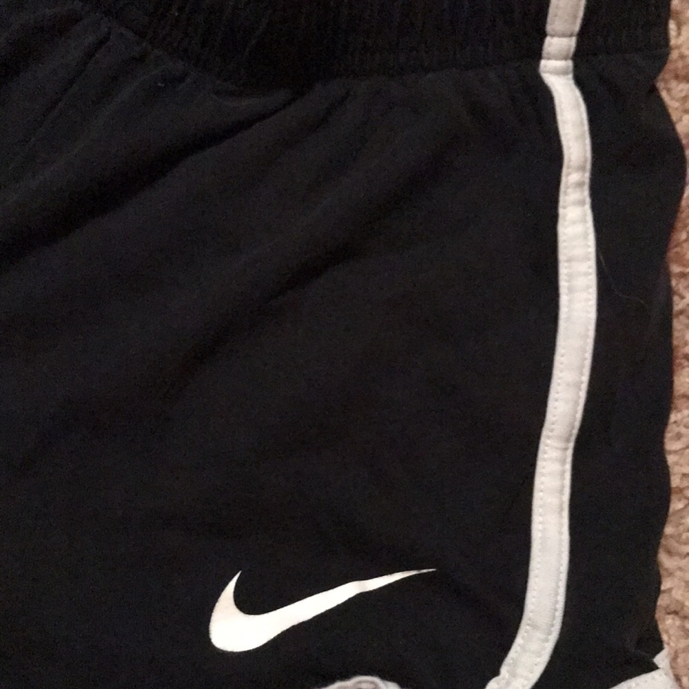 3 for 20 NIKE SHORTS - Picture 3 of 4